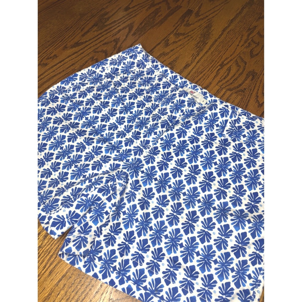 Vineyard Vines White and Blue Floral Women’s Shorts